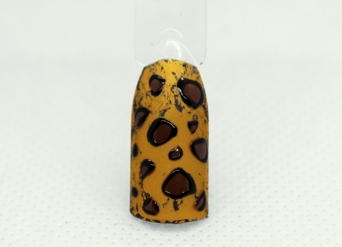 Леопардовый маникюр с золотой фольгой 